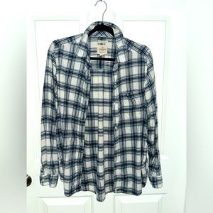American Eagle medium blue and white flannel